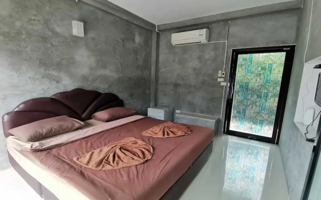 OYO 1167 Ban Pa Rim Khuean