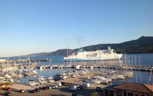 Grand appartement style loft bord de mer