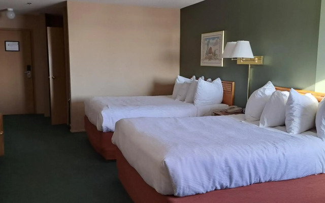 Travelodge by Wyndham Lacombe