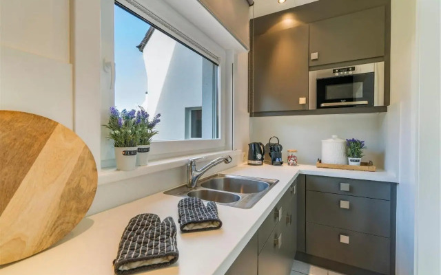 Villa Gamoni - spacious holiday home with garden