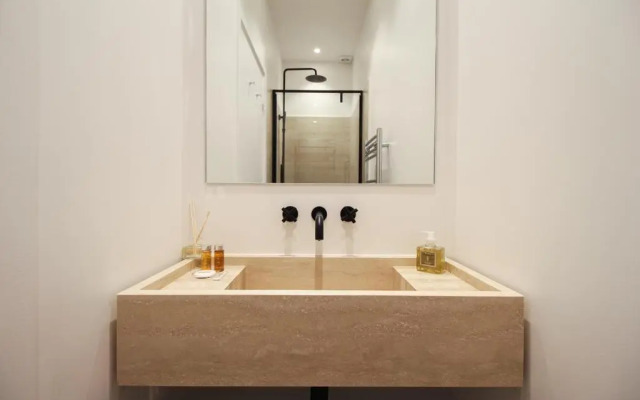 Modern Apt 3bdr/3bth - Louvre Museum/Tuileries