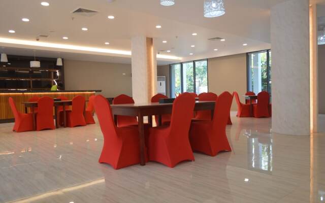 Airport Avenue Hotel