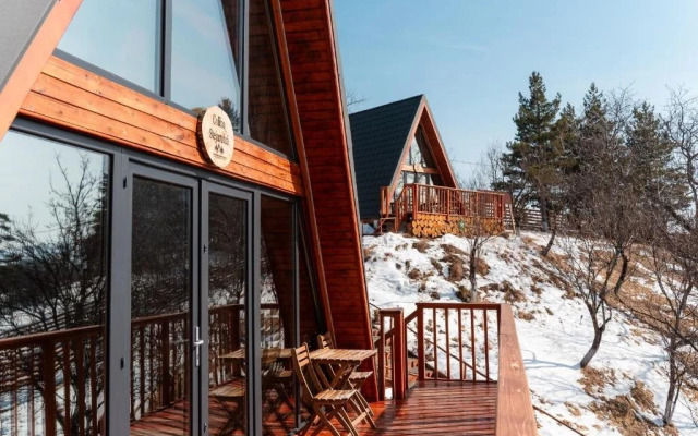 . Catunul Lacului Fermecat - Camere de inchiriat