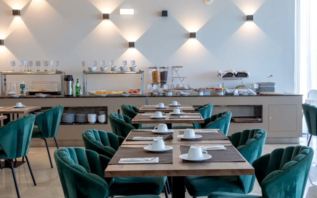 Oporto Airport & Business Hotel