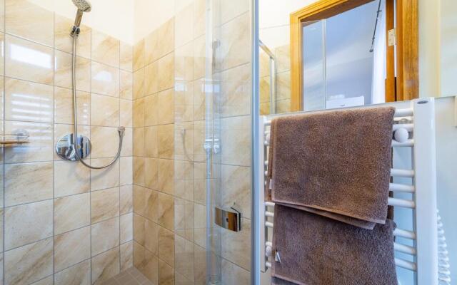 Stories Writer's AP 40sqm Renovated Free parking