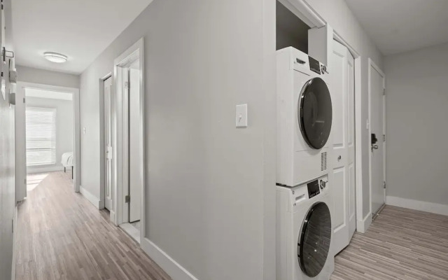 Spacious 2BR 2BA Apartment in the City