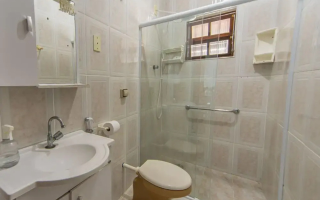 Casa com Piscina e Garagem a 550m da Praia