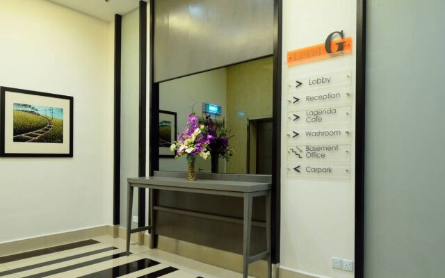 Holiday Villa Hotel & Suites