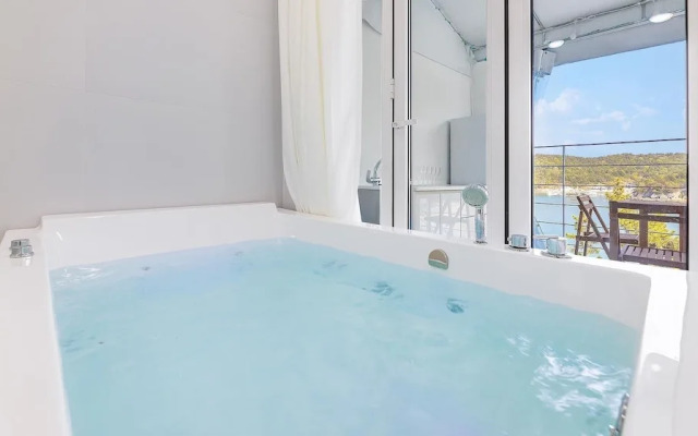 Yeosu Nukim Poolvilla