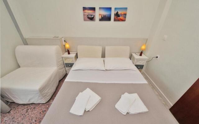 Themis 40 steps from beach