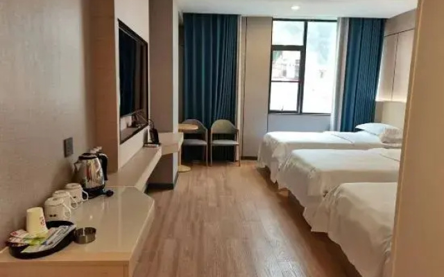 Hotel Pai Hezhou Lingfeng Plaza