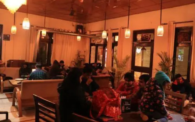 The Rainbow Inn & Cafe