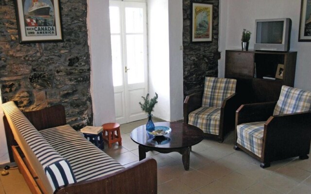 "Aura" apt in Stone Tower 1690 • Andros