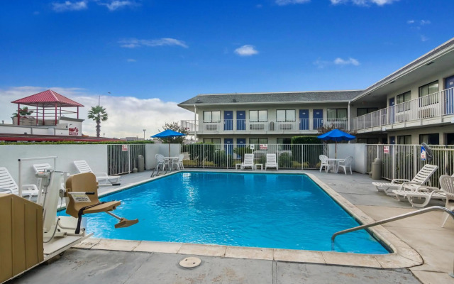 Motel 6 College Station, TX - Bryan