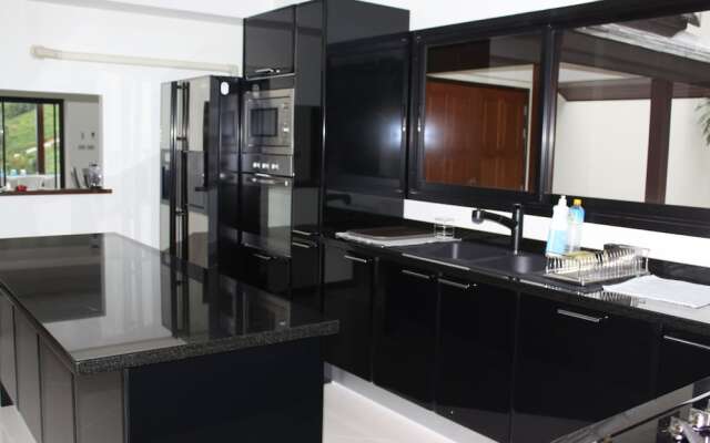 Luxurious House With sea View - 2 Swimming Pools