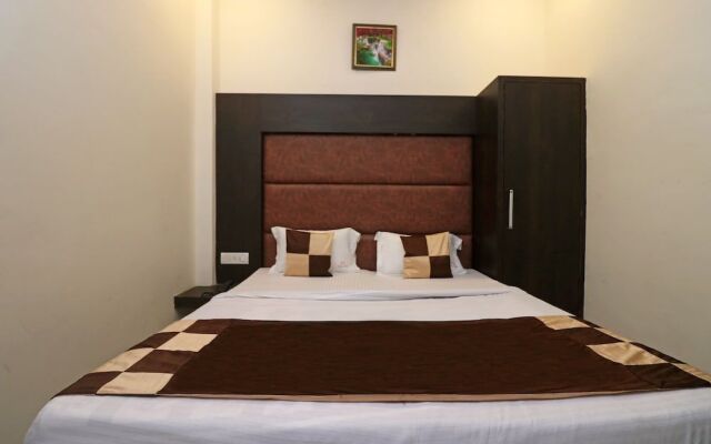 OYO 10991 Hotel Gagan