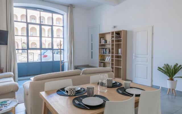 T3 Appartement HYPERCENTRE PROCHE COMMERCE- PARKING - 2 Chambres Wifi Gratuit