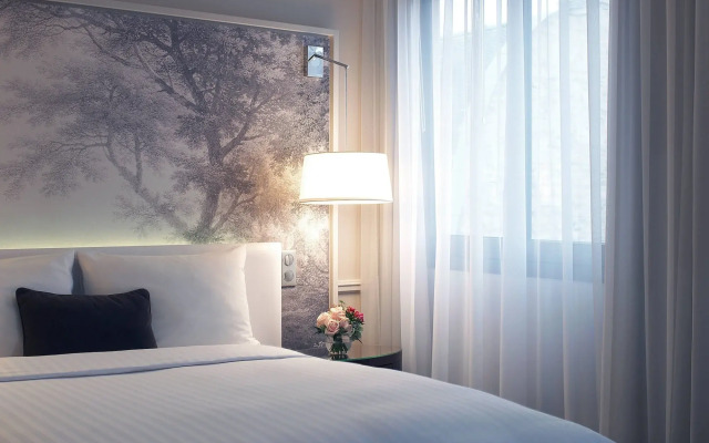 Renaissance Paris Nobel Tour Eiffel Hotel