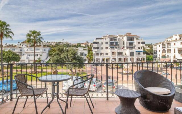 2261-Superb apt on the beach, on Duquesa harbour