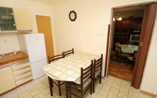 Apartments with a parking space Senj - 5572