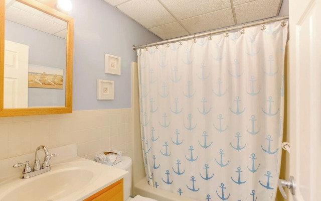 Quaint Wildwood Condo ~ Walk to Beach!