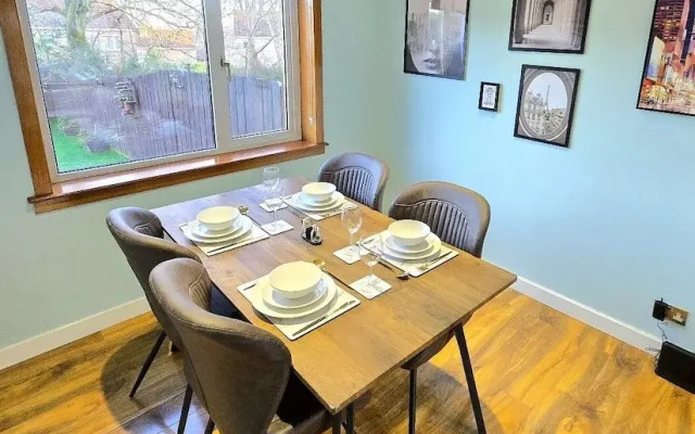 Quirky 2-Bed with Free Parking