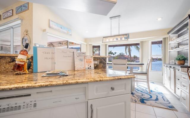 Luxury Long Waterview w Pool-kayaks-clubs-bikes