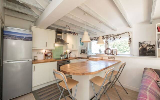 1 Bedroom Apartment by the Water of Leith
