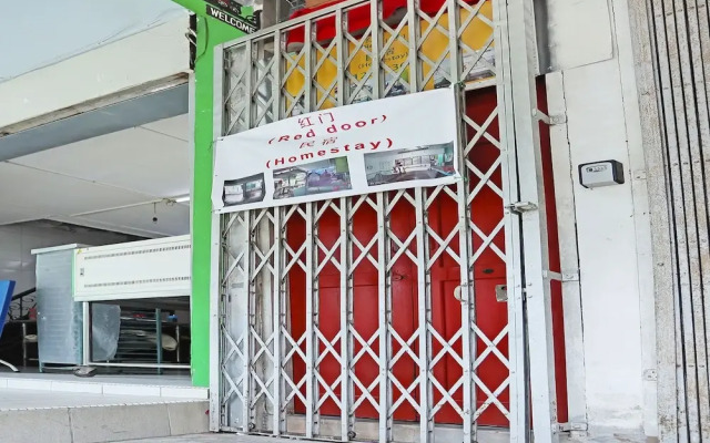 OYO 90571 Red Door Homestay