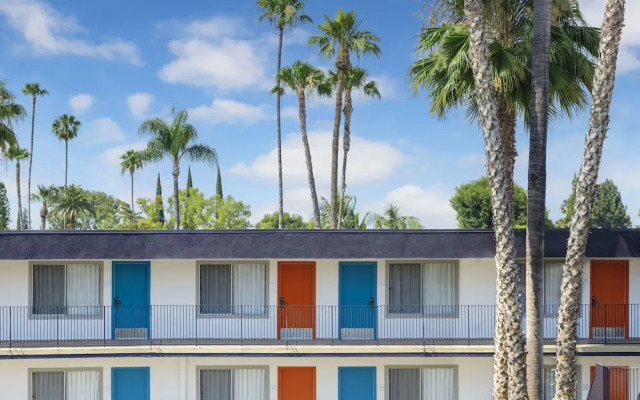 Star Hotel Inn & Suites