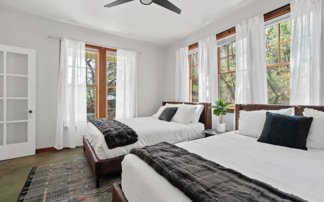 Urban Cowboy Villas - Heart of 704
