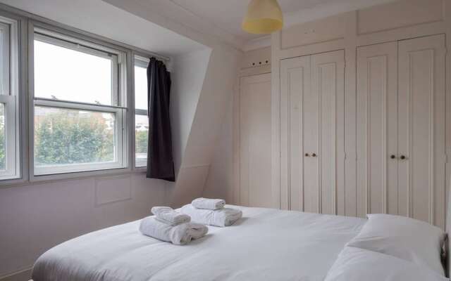 Comfy And Bright 2Br Home In West Kensington Fits 4