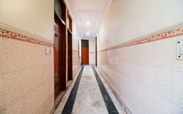 Collection O 18927 Maya Palace Mayapuri