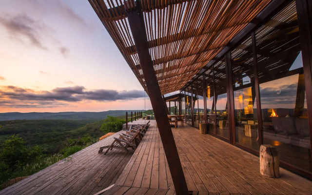 Rhino Ridge Safari Lodge