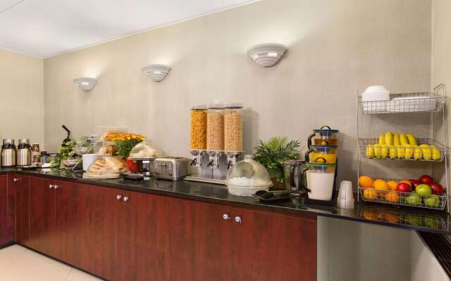 Travelodge by Wyndham Owen Sound