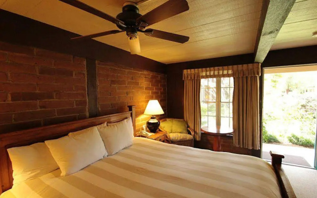 El Pueblo Inn