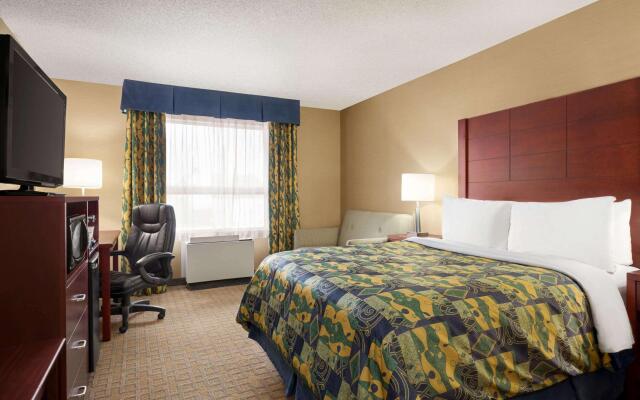 Travelodge by Wyndham Oshawa Whitby