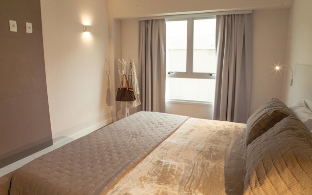 Americas Townhouse Hotel