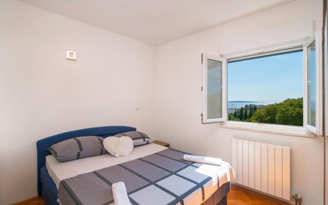 Nice Apartment in Split With 2 Bedrooms and Wifi