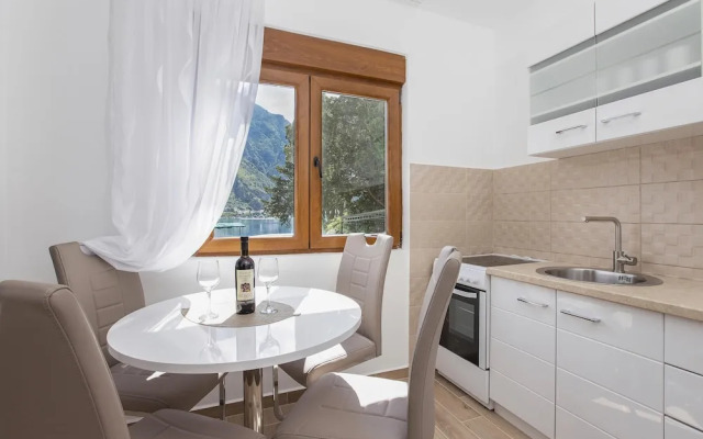 Muo Sea Front Apartments Kotor