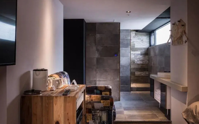 Calligraphy Greenway Hotel