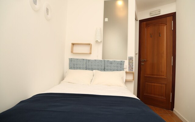 Santos Hostel - Lisbon