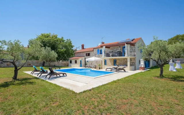 Stunning Home in Mihelici With Wifi and 3 Bedrooms