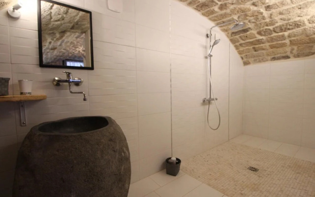 Le Pressoir De La Deveze