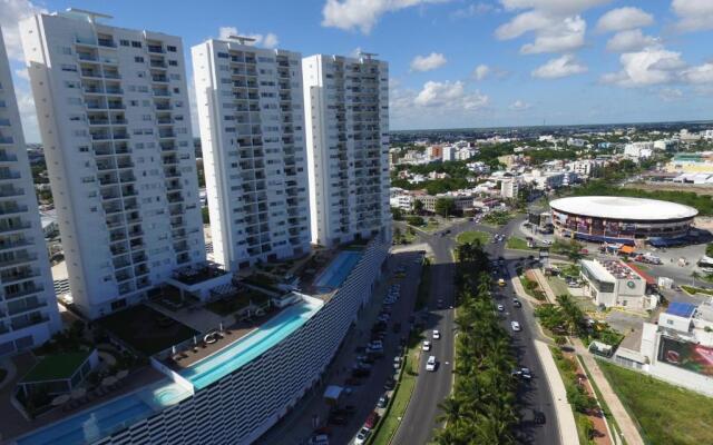 Suites Malecon Cancun