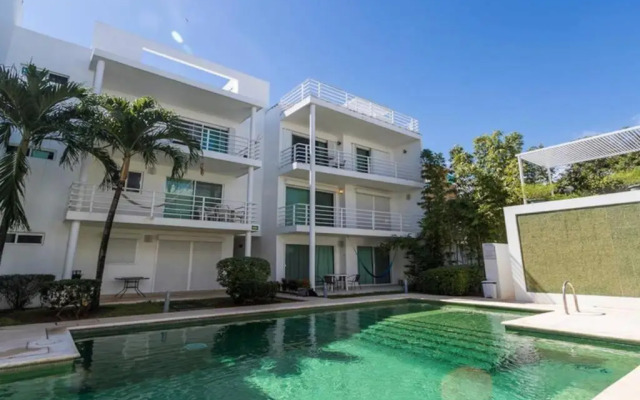 Poolside tranquil apartment in Playa del Carmen