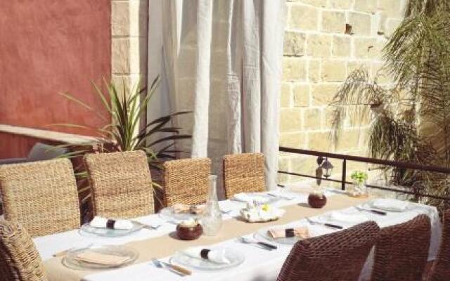 La Maison du Trident en Camargue Piscine et Jacuzzi