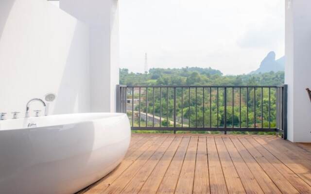 Courtyard Hotel – Li River Branch
