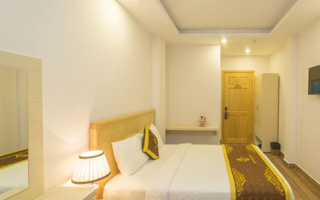 Golden Bee Hotel