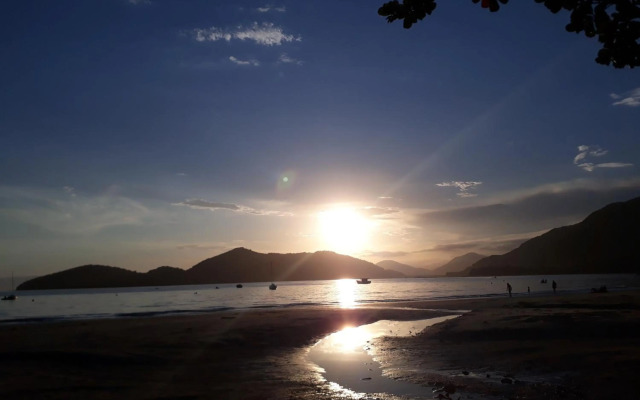 Cobertura na Enseada a 80 m da areia